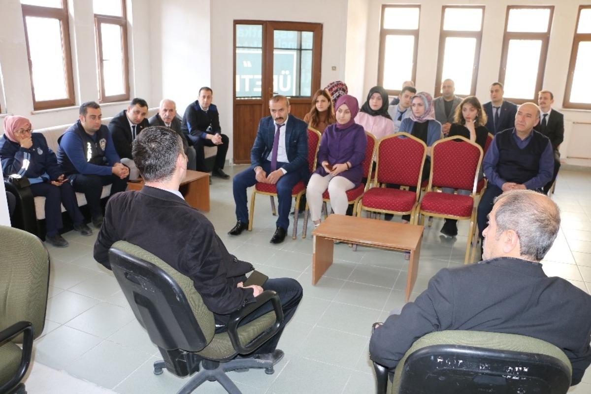 İspir Belediyesi&rsquo;nden Koronavir&uuml;se karşı bilgilendirme toplantısı