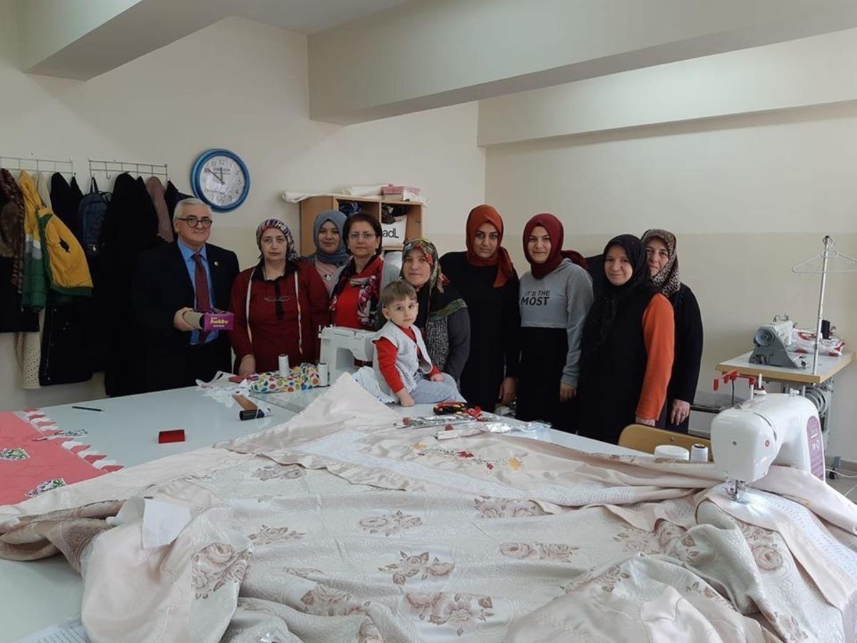 Aile b&uuml;t&ccedil;esine katkı sağlayan kurslara kadınlardan yoğun ilgi