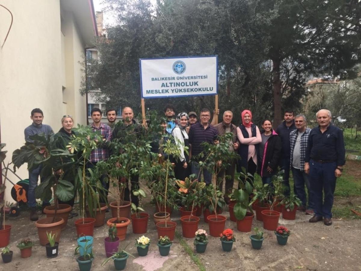 Altınoluk MYO&rsquo; da eğitim, teorikten uygulamaya devam ediyor