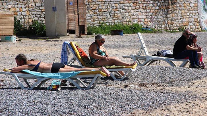 Koronavirüse aldırış etmeden denizin tadını çıkardılar! G1