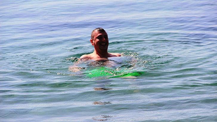 Koronavirüse aldırış etmeden denizin tadını çıkardılar! G2