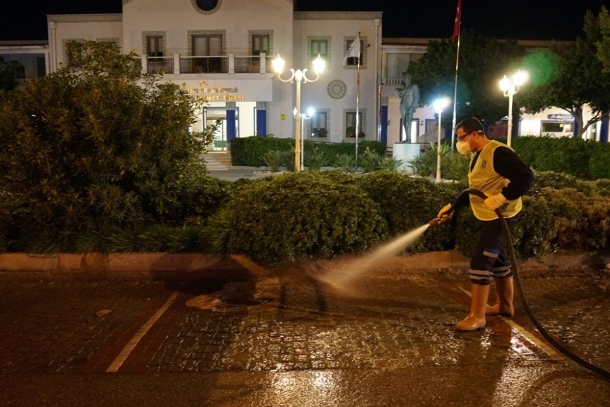 Bodrum sokakları k&ouml;şe bucak dezenfekte ediliyor