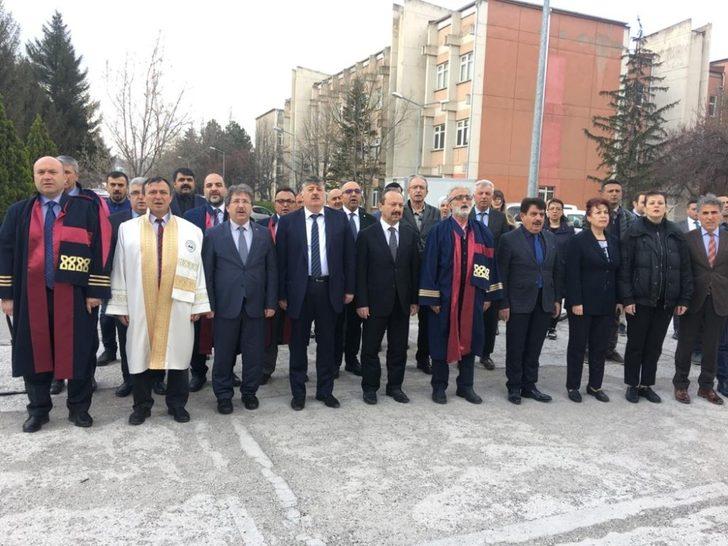 Rektör Çalış: “Türk Milleti temiz bir millet olduğu için virüsü çabuk atlatacağız” G1