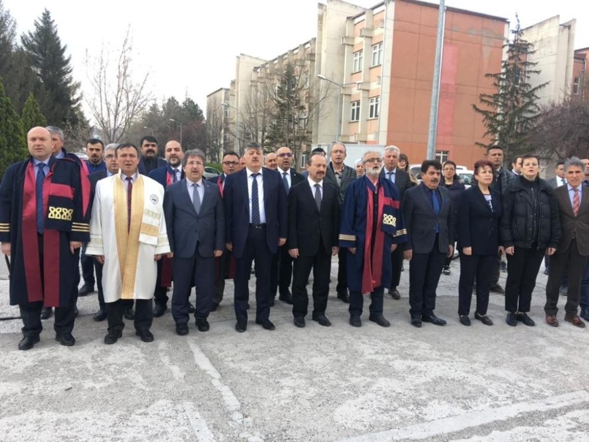 Rekt&ouml;r &Ccedil;alış: &ldquo;T&uuml;rk Milleti temiz bir millet olduğu i&ccedil;in vir&uuml;s&uuml; &ccedil;abuk atlatacağız&rdquo;