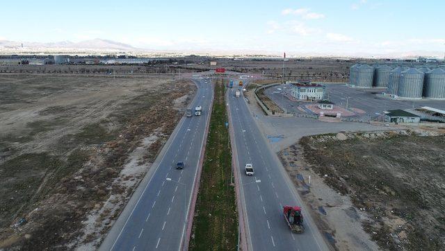 Konya Büyükşehir’den Aksaray Yolu Aslım Caddesi girişine köprülü kavşak