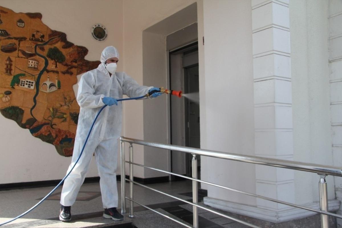 Hendek&rsquo;te korona vir&uuml;se karşı dezenfekte &ccedil;alışmaları devam ediyor