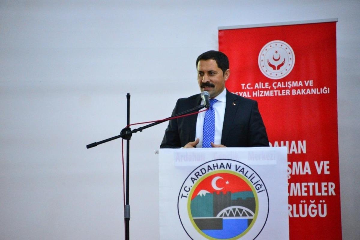 Ardahan&rsquo;da &lsquo;Koruyucu Aile ve Evlat Edinme&rsquo; konusulu bilgilendirme toplantısı