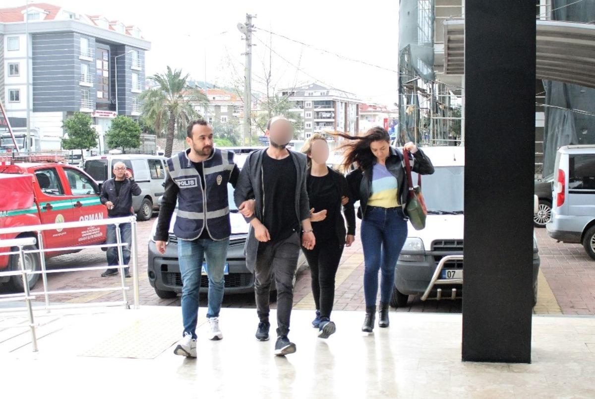 Alanya&rsquo;da otel baskınında yakalanan uyuşturucu tacirleri adliyede