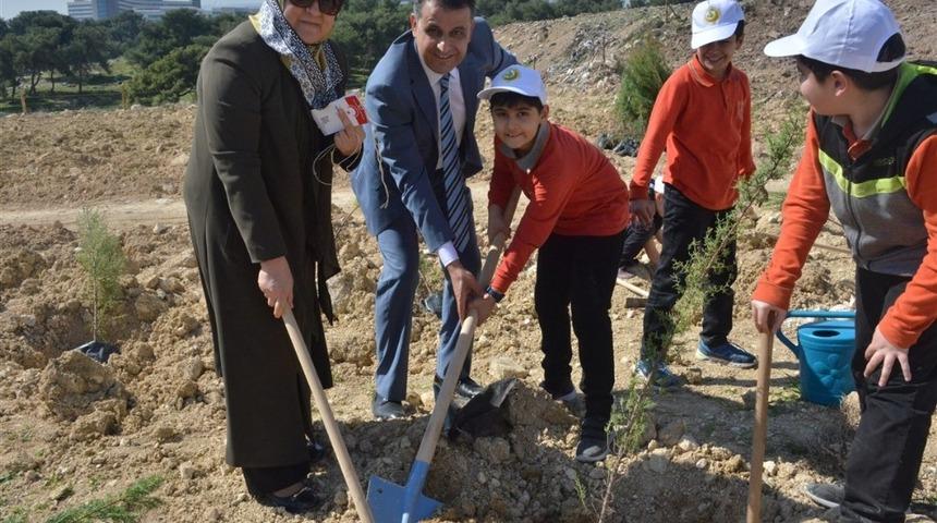 İdlib şehitleri anısına fidan dikildi