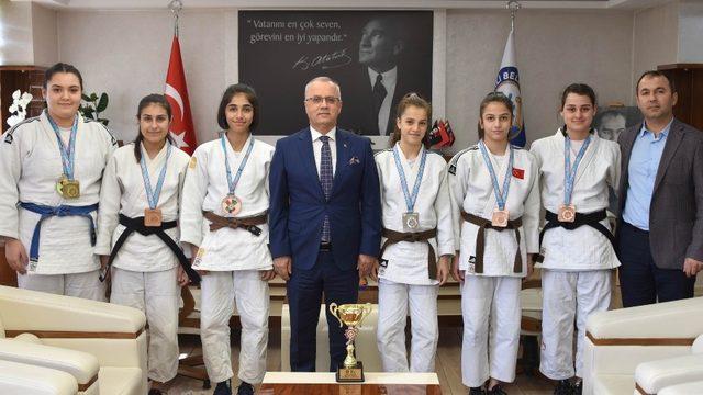 Başkan Kayda, başarılı judocuları ağırladı