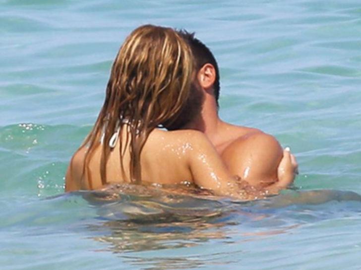 Adriana Lima ve Marco yeni sevgilileriyle G3