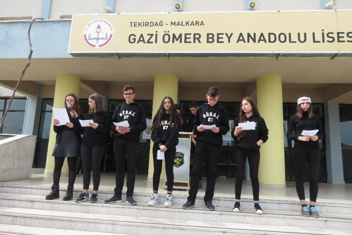 &Ouml;ğrenciler kadına şiddete &lsquo;hayır&rsquo; dedi