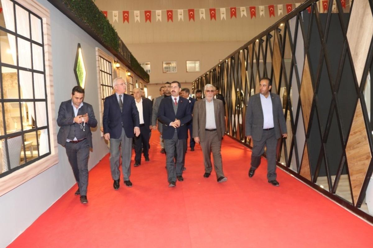 Başkan Baydilli mobilya ve evlilik fuarını ziyaret etti