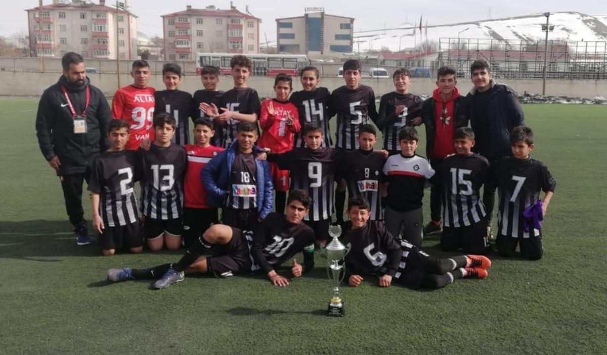 U-14 şampiyonu Van Altay eğitim spor oldu