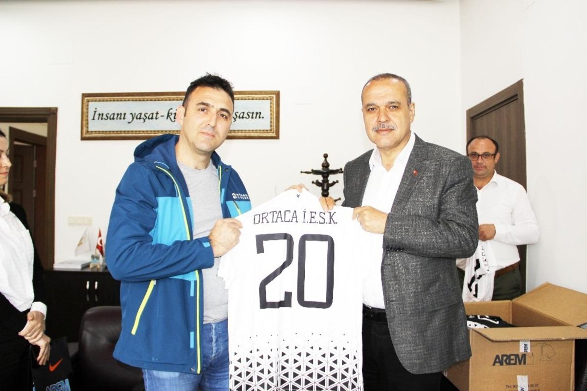 Başkan Uzundemir&rsquo;den &ouml;zel sporculara anlamlı destek