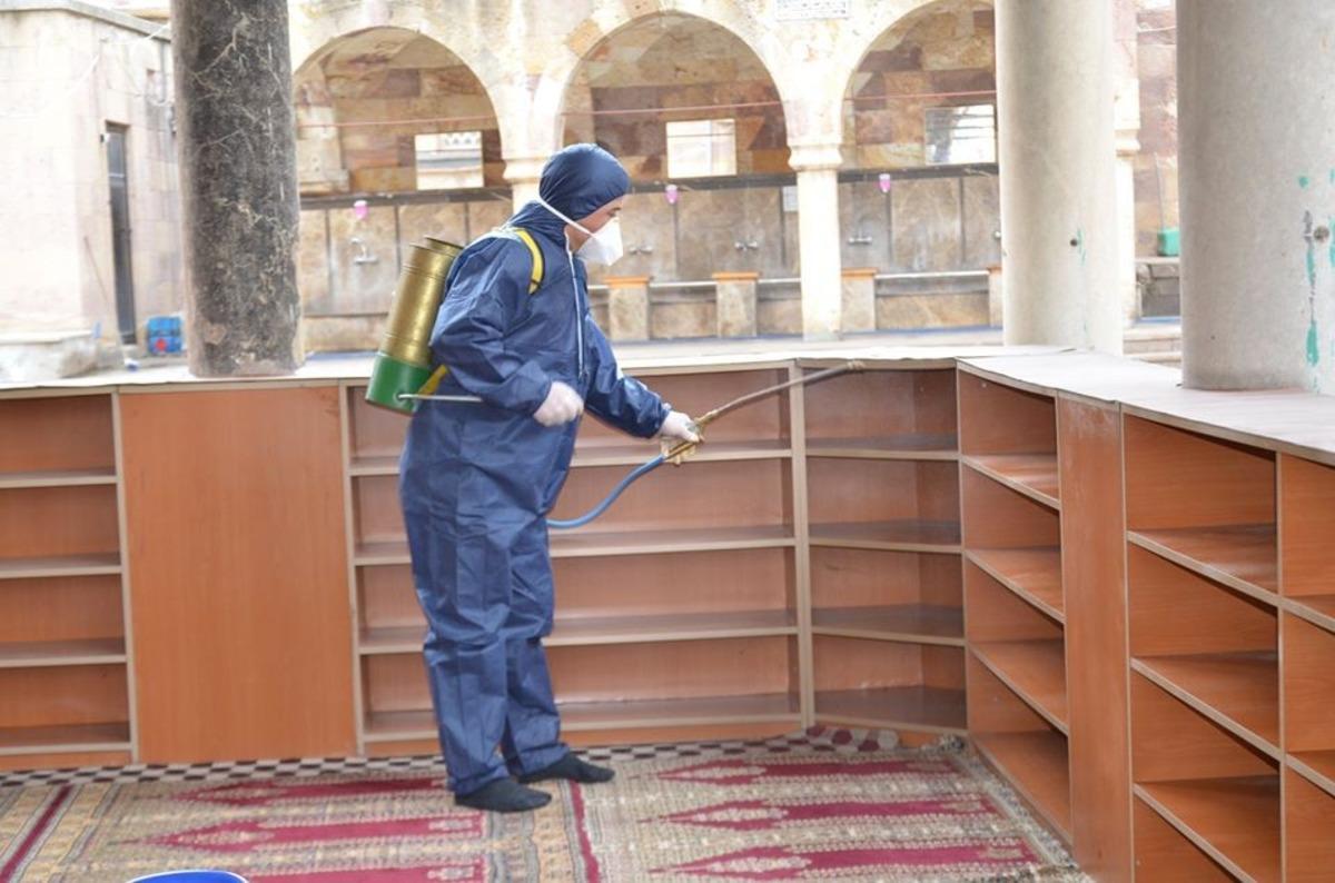 G&uuml;lşehir Belediyesi, camileri dezenfekte etti