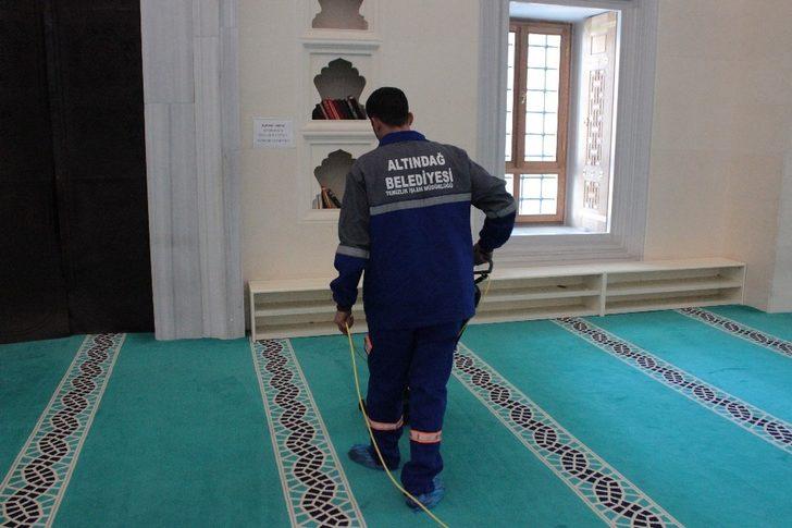 Melike Hatun Camii virüs tehlikesine karşı dezenfekte edildi G1