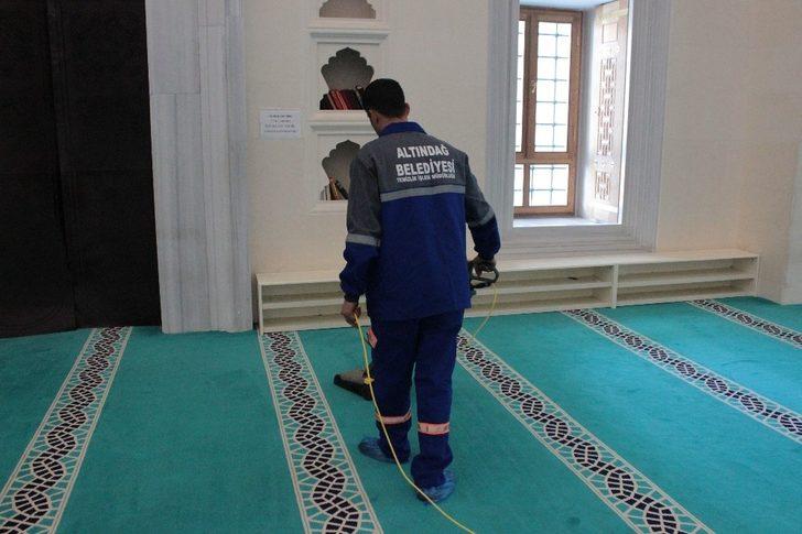 Melike Hatun Camii virüs tehlikesine karşı dezenfekte edildi G2