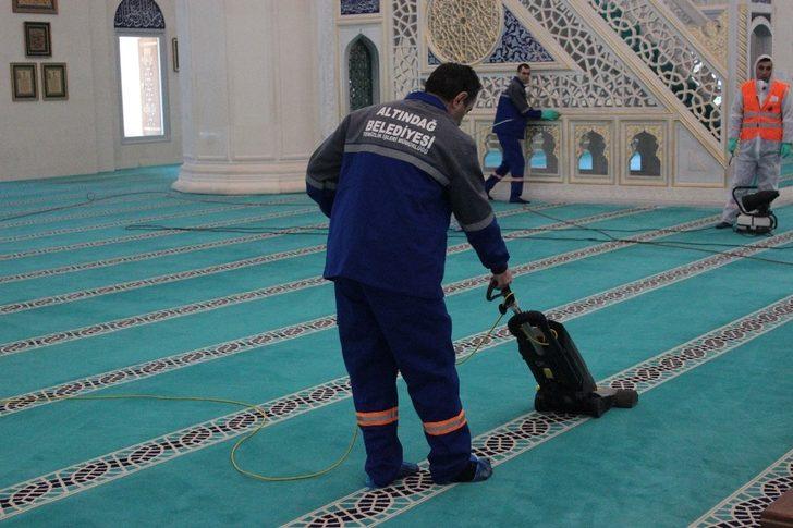 Melike Hatun Camii virüs tehlikesine karşı dezenfekte edildi G5