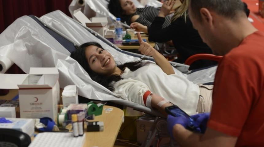 BE&Uuml;&rsquo;deki kan bağış kampanyasında 1704 &uuml;nite kan bağışlandı