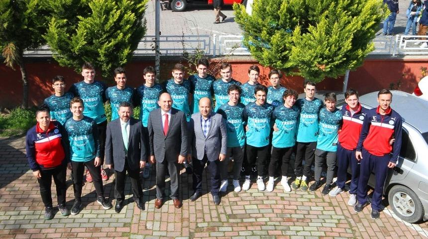 TREDAŞ oyuncularından Gençlik ve Spor İl Müdürü Üzgün’e ziyaret