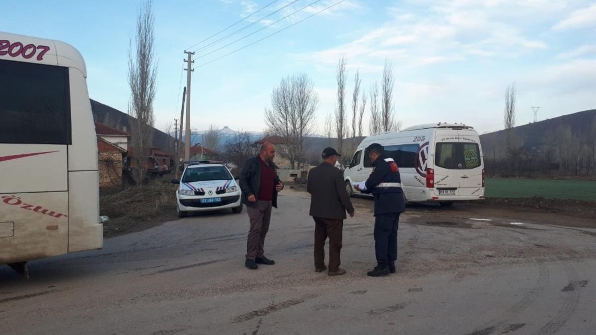 Şuhut&rsquo;ta jandarma ekipleri okul servislerini denetledi