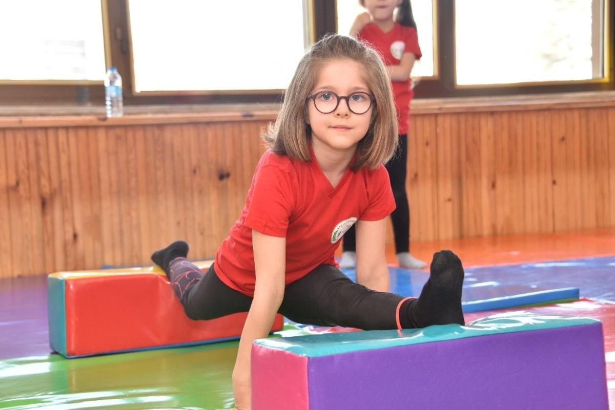 Miniklere &uuml;cretsiz jimnastik kursu