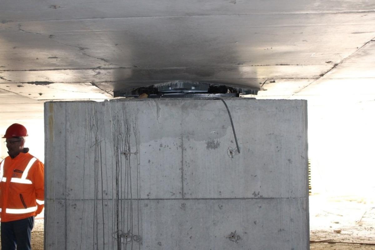 Deprem izolat&ouml;r&uuml; deprem etkilerini en aza indirir