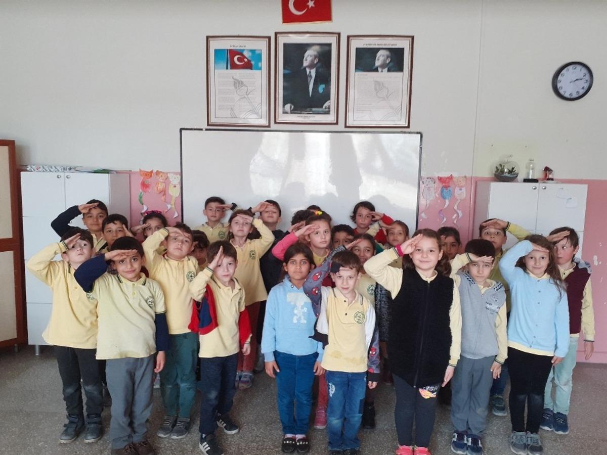 Minik &ouml;ğrencilerden Mehmet&ccedil;iğe anlamlı destek