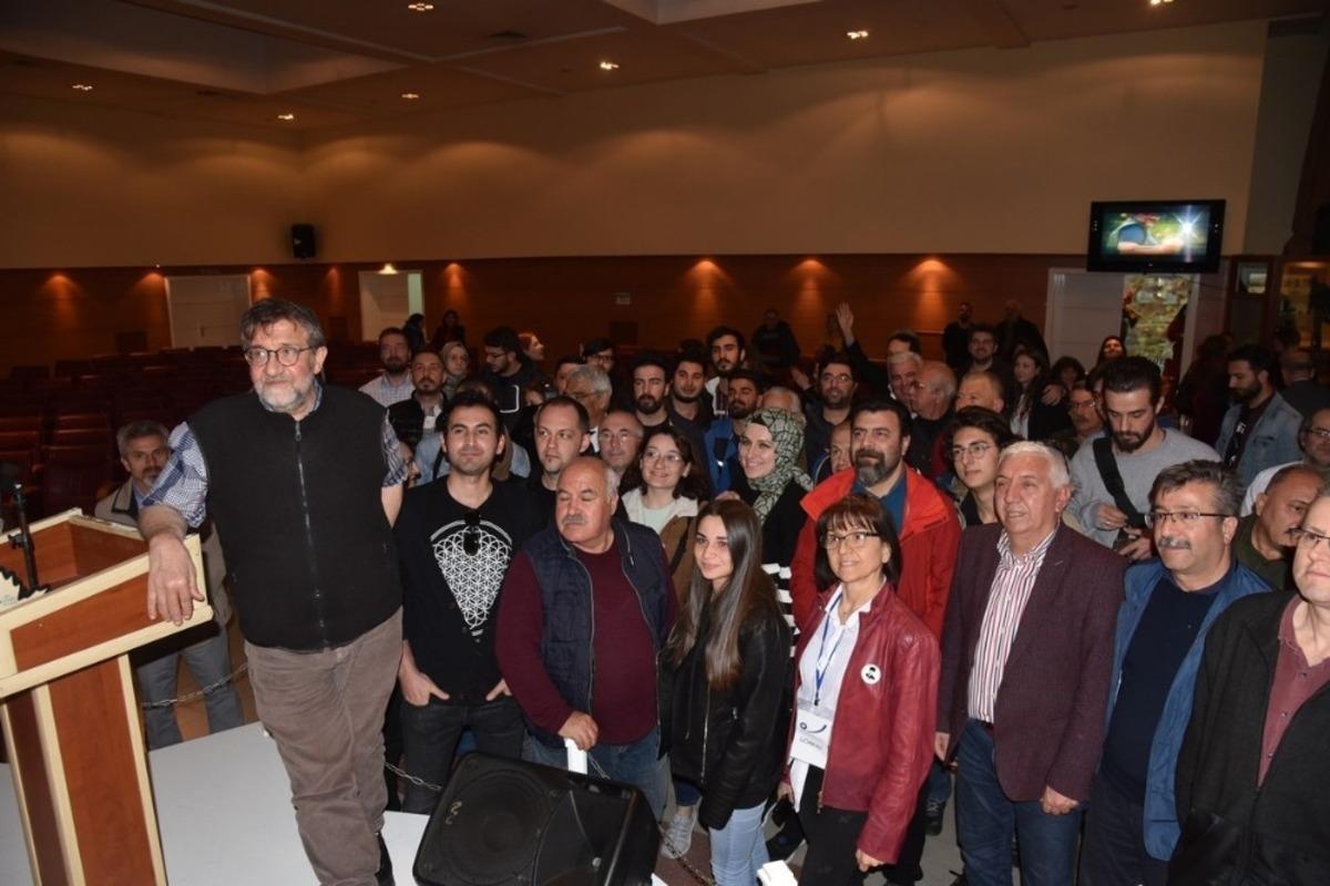 Coşkun Aral, İzmit&rsquo;te fotoğraf tutkunlarıyla buluştu