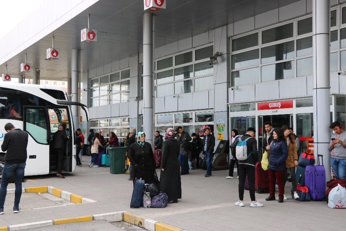 Niğde otogarında Koronavir&uuml;s yoğunluğu