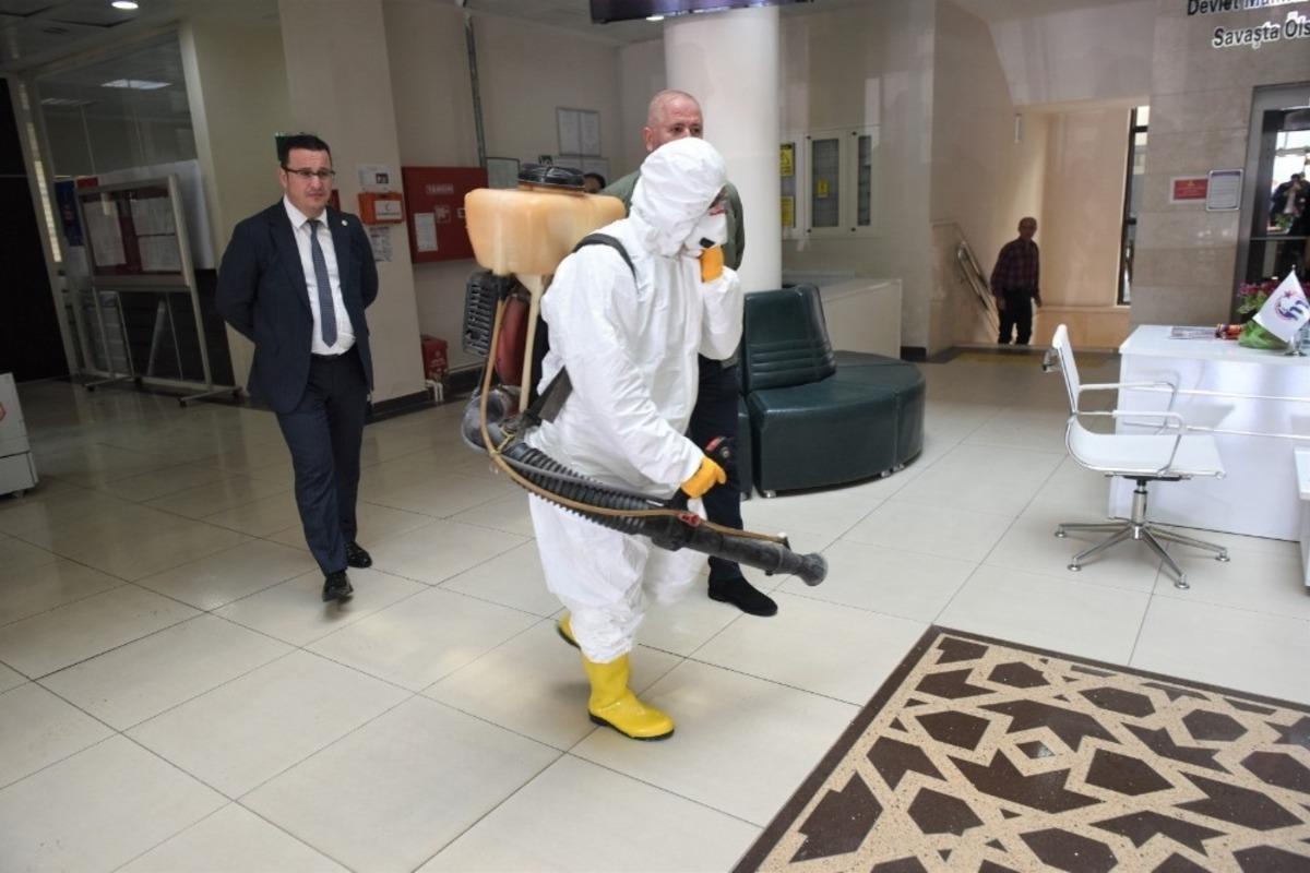 Mustafakemalpaşa &ouml;nce yıkanıyor, sonra ila&ccedil;lanıyor