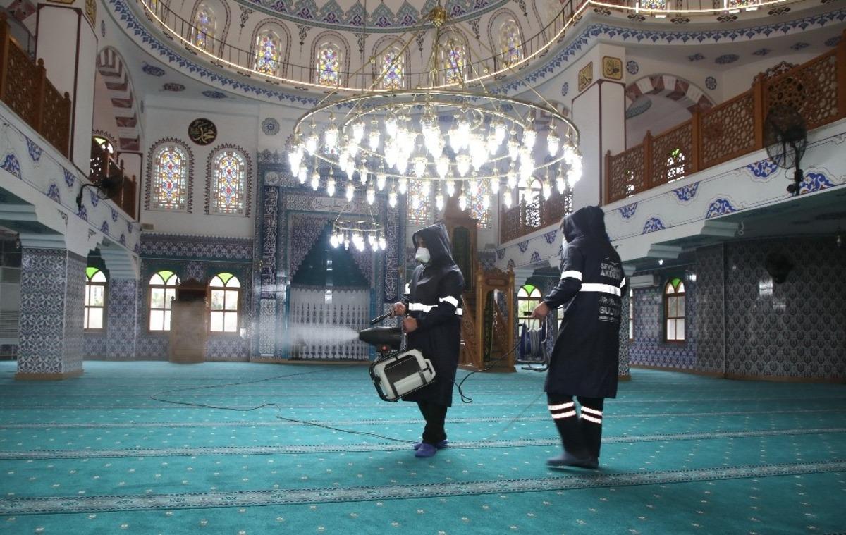 Mersin&rsquo;deki ibadethanelere &rsquo;koronavir&uuml;s&rsquo; &ouml;nlemi