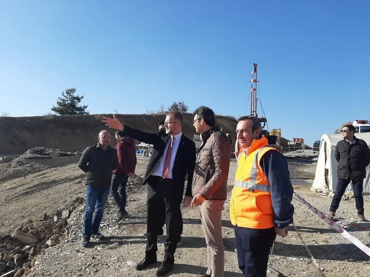 Başkan Sebahattin Ceyhun: &rsquo;&rsquo;Heyelan, mevcut yolumuza bir zarar vermemiştir&rsquo;&rsquo;
