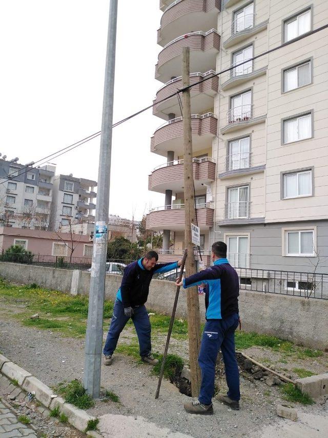 Düziçi’nde fırtına çatıları uçurdu