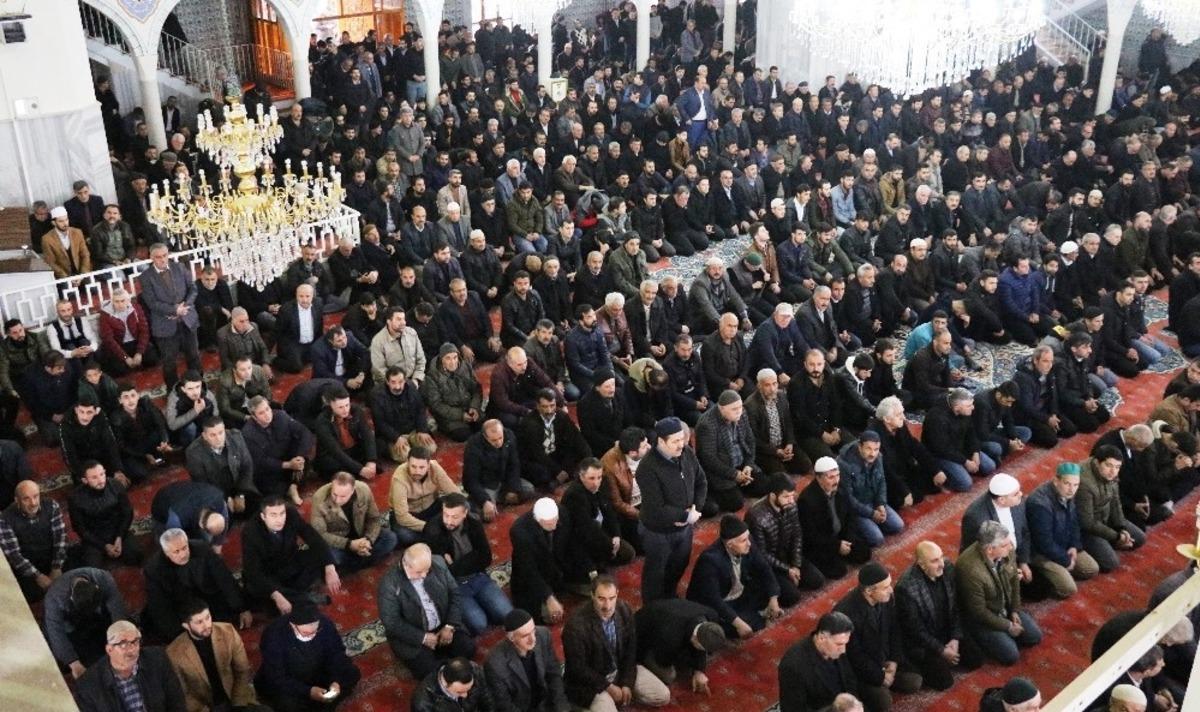 Cuma hutbesinde korona vir&uuml;s&uuml; uyarısı