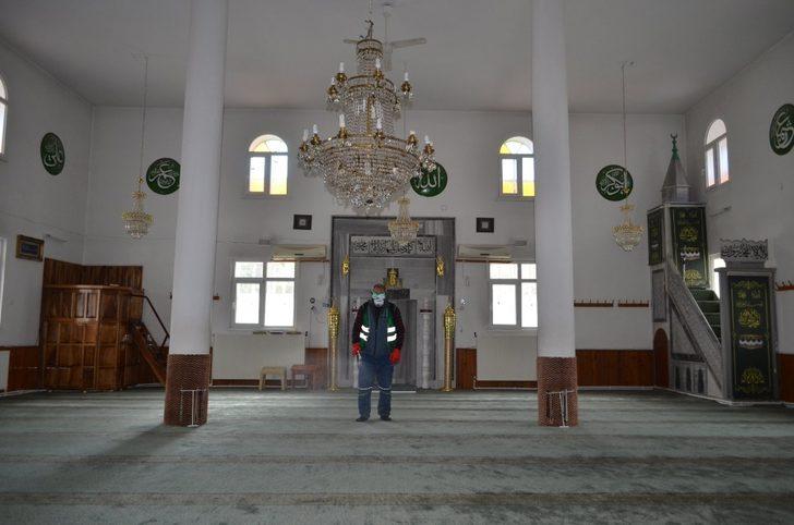 Bünyan Belediyesi Cuma namazı öncesi camileri dezenfekte etti G3