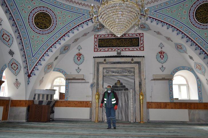Bünyan Belediyesi Cuma namazı öncesi camileri dezenfekte etti G5