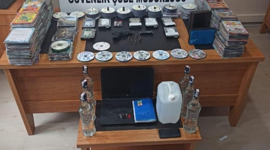 Trabzon&rsquo;da korsan CD operasyonu