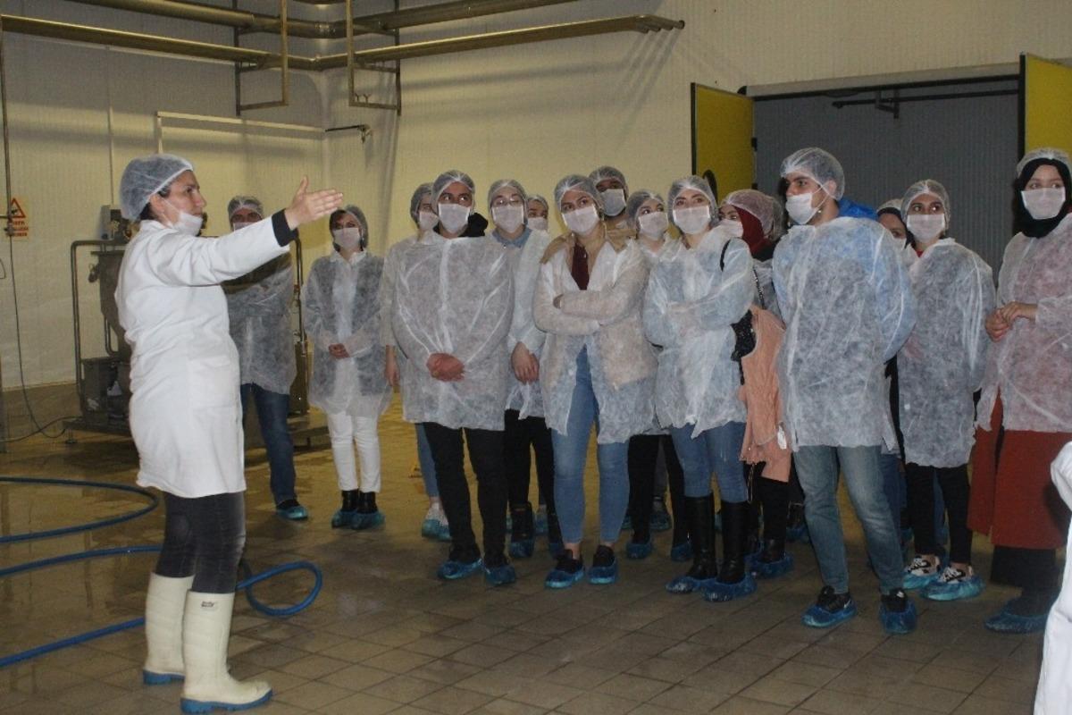 Uşak&rsquo;taki g&ouml;n&uuml;ll&uuml; &ouml;ğrenciler gıda denet&ccedil;isi oldu