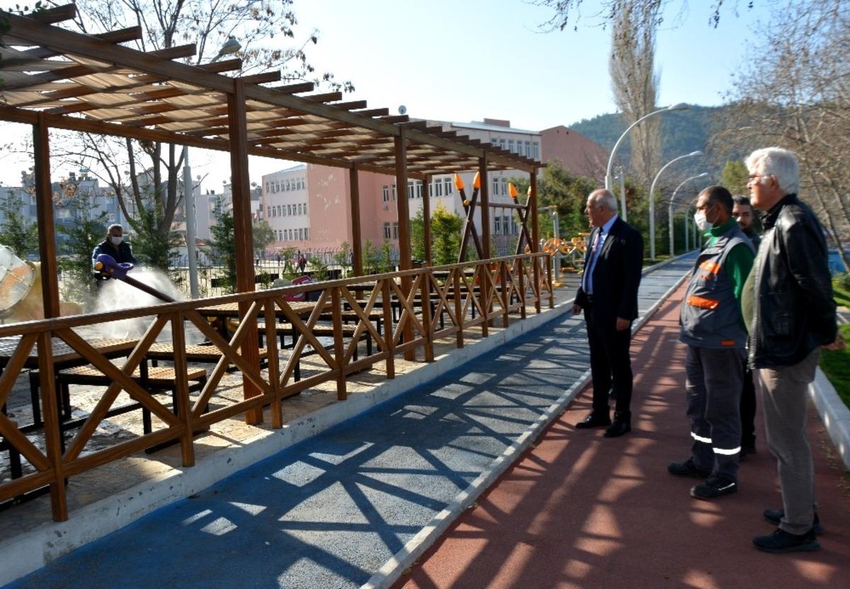 S&ouml;ke Belediyesi vir&uuml;slere karşı harekat başlattı