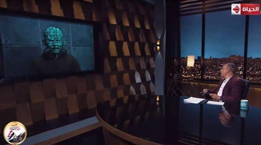 Sunucu koronavirüsle 'röportaj' yaptı!