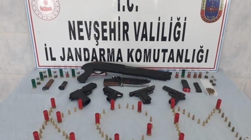 Silah ka&ccedil;ak&ccedil;ılığı operasyonunda 1 kişi yakalandı