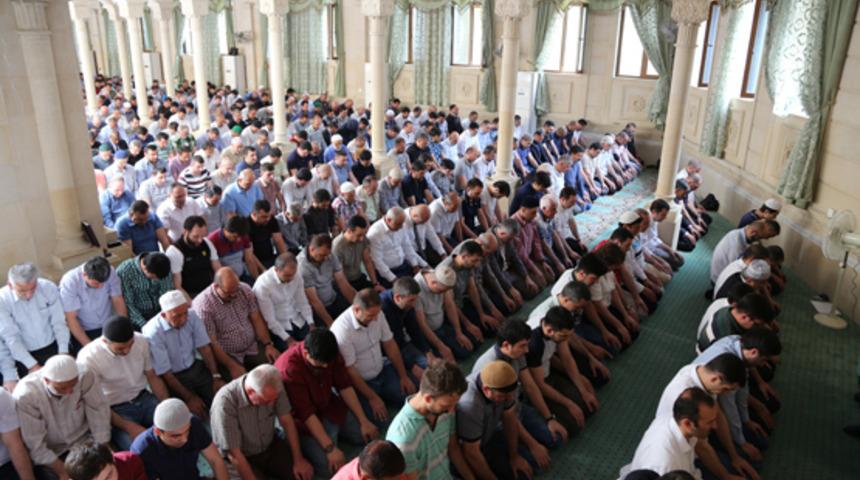 Cuma namazı farz mı vacip mi? Cuma namazı evde kılınabilir mi? 