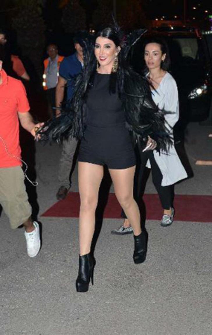 Hande Yener sahneye 'forklift'le çıktı G5