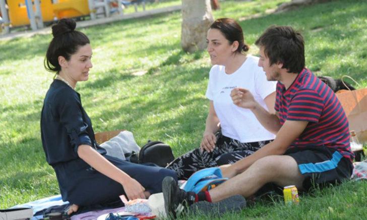 Ünlü çift piknik keyfi yaptı G5