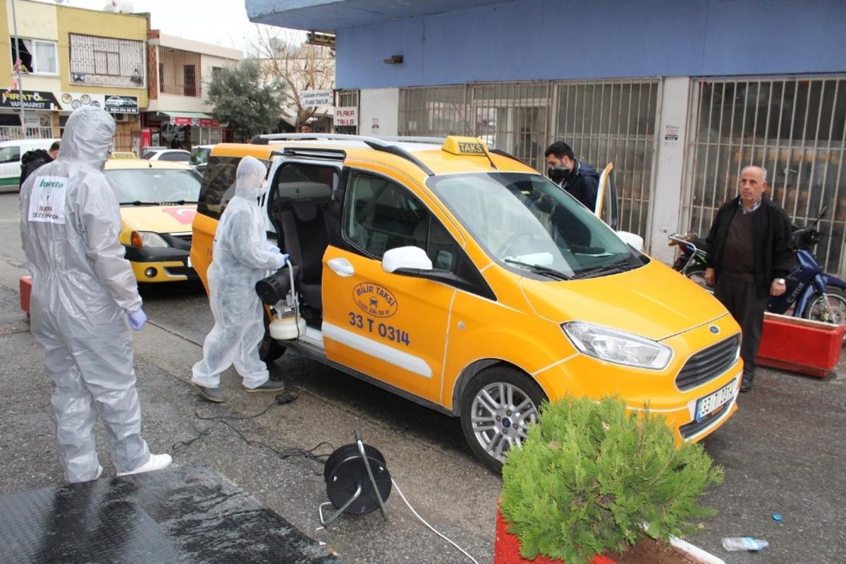 Mersin&rsquo;de toplu taşıma ara&ccedil;ları korona vir&uuml;se karşı ila&ccedil;lanıyor