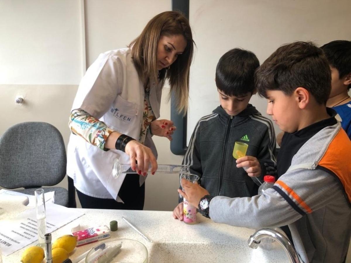 Bilnetli &ouml;ğrenciler antiseptik sol&uuml;syonu &uuml;retti