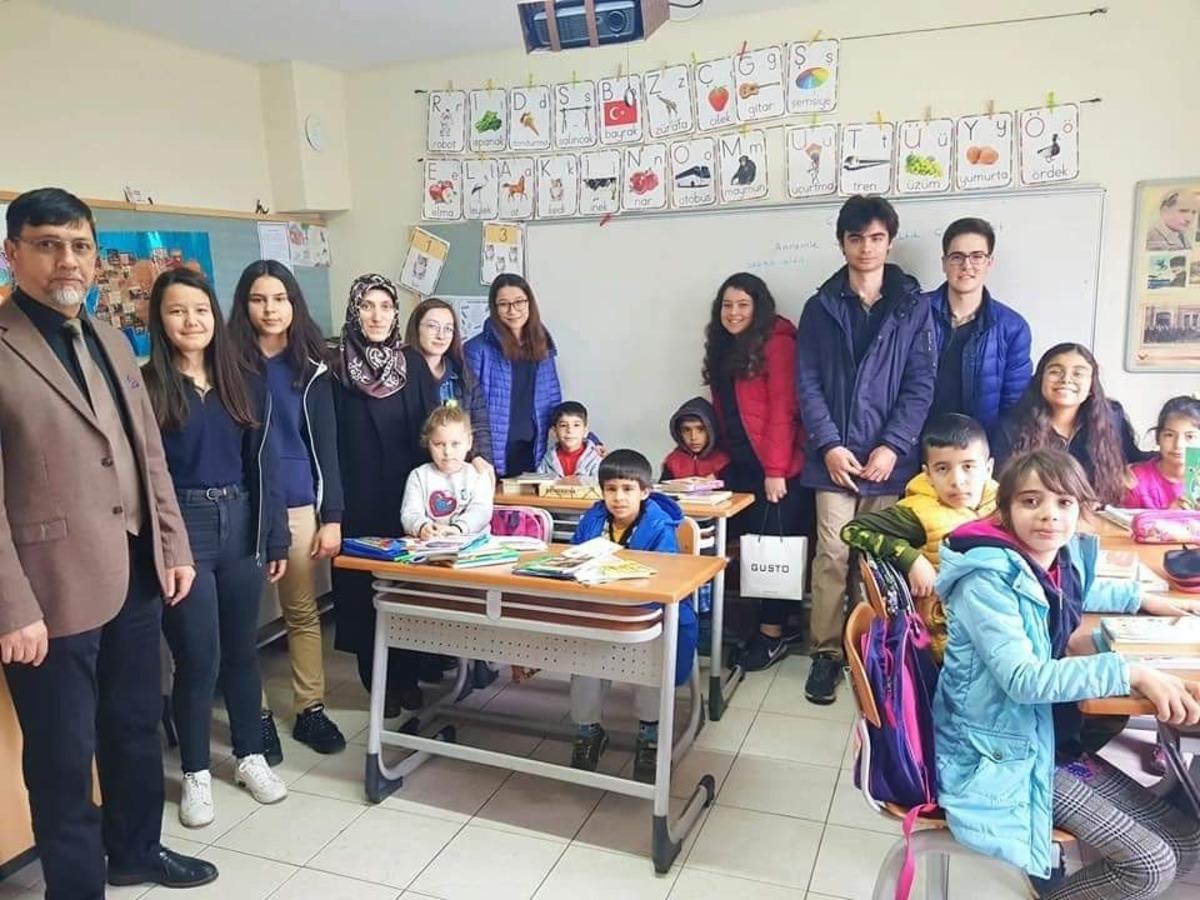 Lise &ouml;ğrencilerinden, ilkokulu &ouml;ğrencilerine kardeşlik eli