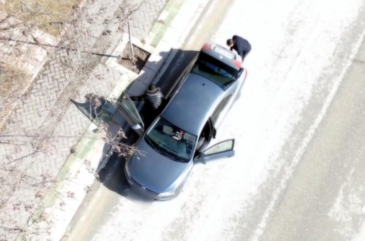 Ehliyetsiz s&uuml;r&uuml;c&uuml;ler drone'a yakalandı!